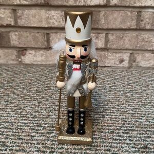 NEW 8 Oak Lane Gold Nutcracker